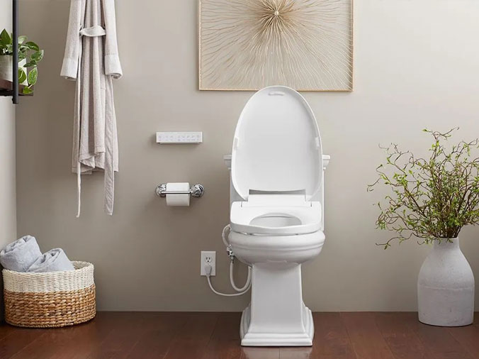 Modern toilet with automatic lid