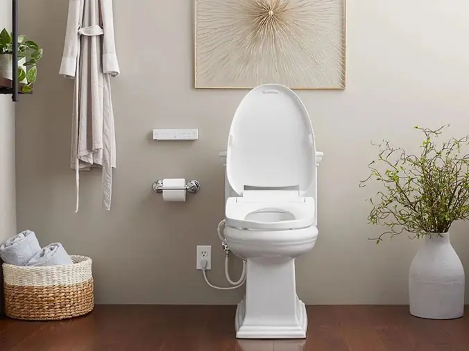 Modern toilet with automatic lid